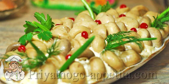 Салаты с маринованными грибами рецепты простые и вкусные Салаты с маринованными грибами рецепты простые и вкусные