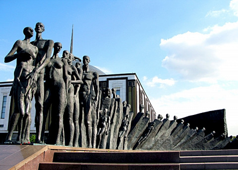 Скульптура «Жертвам холокоста» работы Церетели