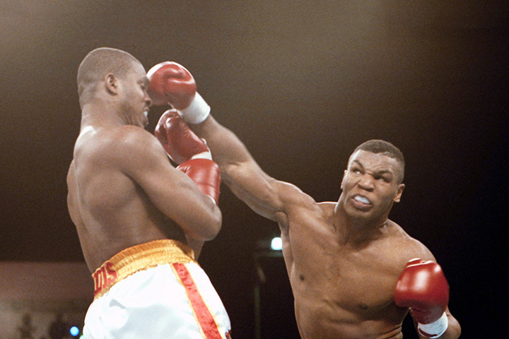 Майк Тайсон против Донована Раддока, главный бой 1991 года, в котором Тайсон выиграл