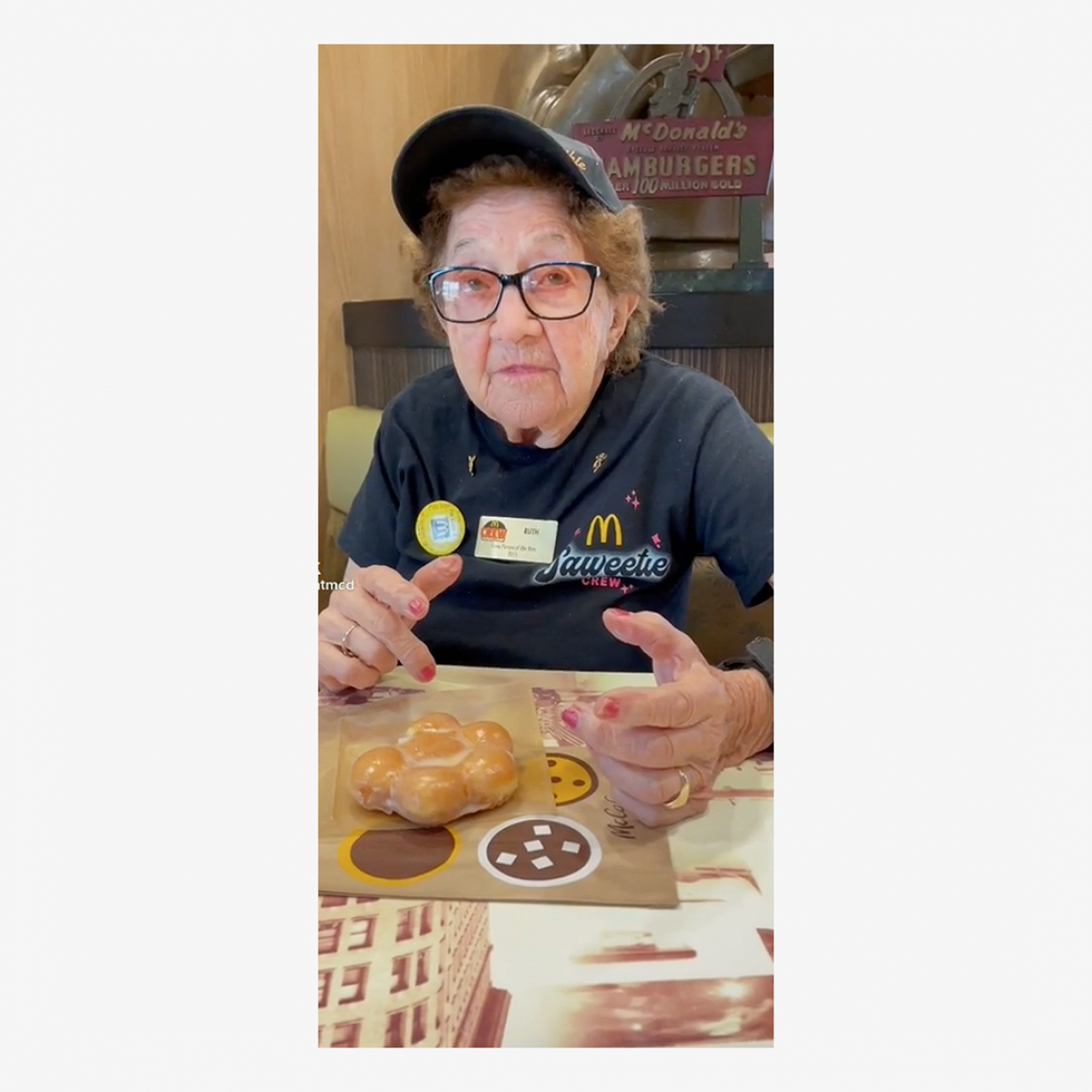 Умерла старейшая работница «Макдоналдса». В 100 лет она встречала гостей и вела тикток