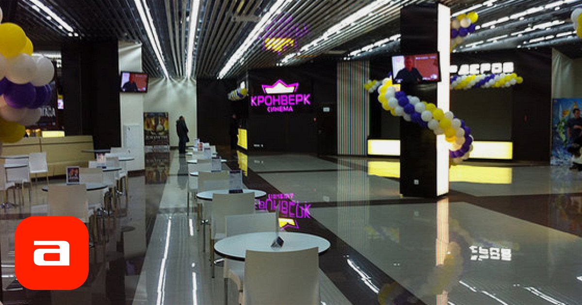 Qisqa yubka va baland poshnali qizlar