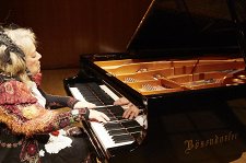 Фудзико: Пианистка тишины и одиночества – афиша