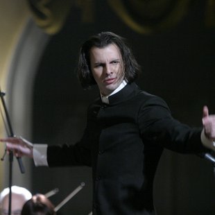 Хор и оркестр musicAeterna. Дирижер Теодор Курентзис