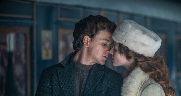 Кинопремьеры недели: «Назад в будущее», «Неадекватные люди-2», «Кровные узы» и «Серебряные коньки»