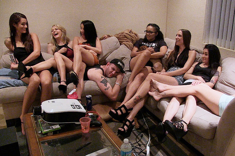 Владивостоктағы көршілер мен қыздардың порно суреттері