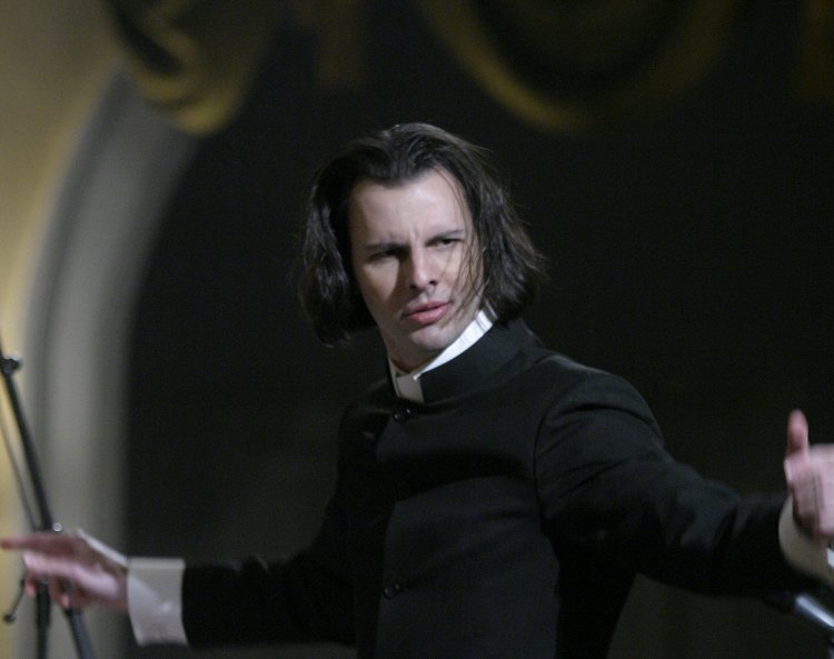 Хор и оркестр musicAeterna. Дирижер Теодор Курентзис