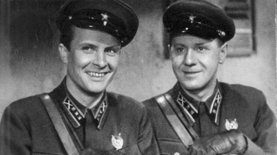 В шесть часов вечера после войны В шесть часов вечера после войны – афиша