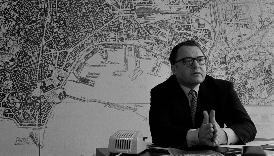Кино: «Руки над городом» Кино: «Руки над городом»