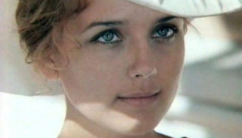 Кино: «Ирина Алферова. Не родись красивой» Кино: «Ирина Алферова. Не родись красивой»