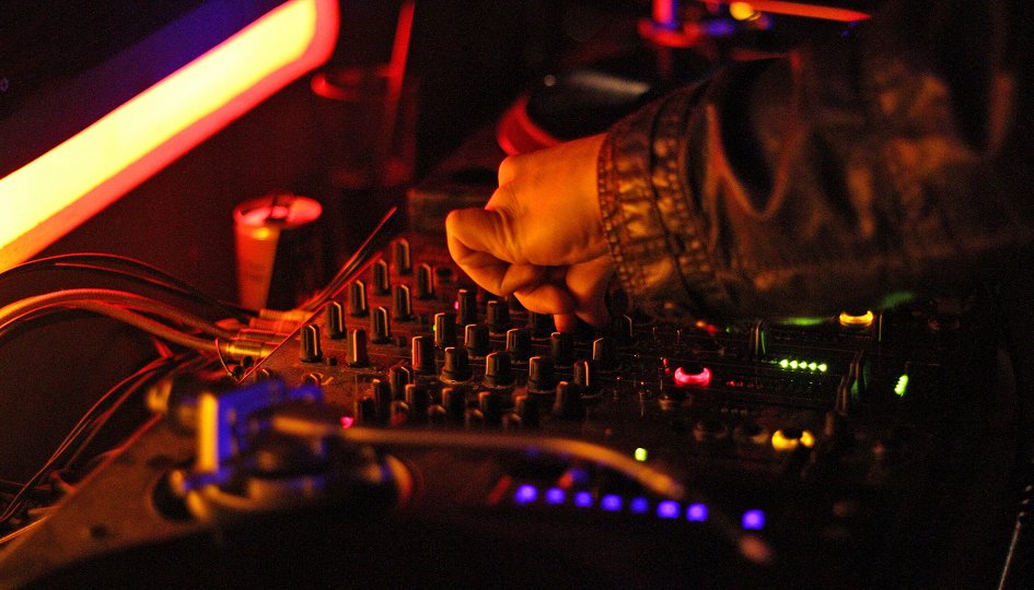 Концерт «Дыхание ночи»: DJs Miss, Lion, Казань Концерты: «Дыхание ночи»: DJs Miss, Lion, Казань