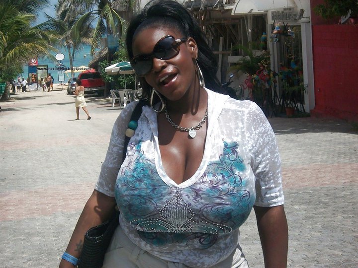 Blackwomen with huge breasts 1