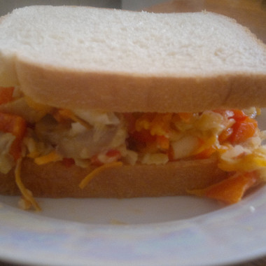 Рецепт Вегетарианский бутерброд с овощами и грибами