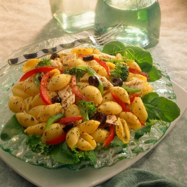 Рецепт Греческий салат с пастой и тунцом