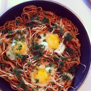 Рецепт Спагетти с яйцами и томатным соусом