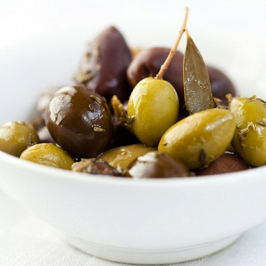 Рецепт Ароматные оливки и маслины с травами