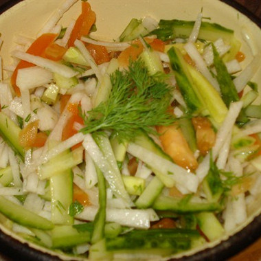 Рецепт Салат из редьки с овощами