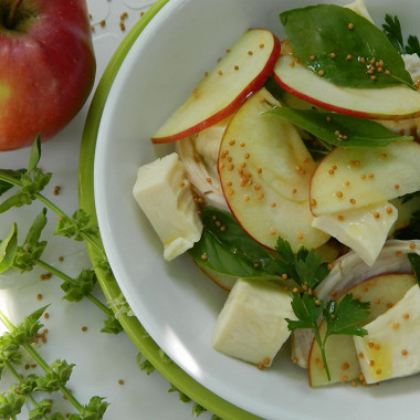 Рецепт Салат с курицей, яблоками и сыром