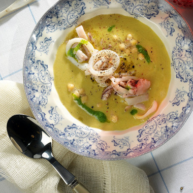 Рецепт Суп из нута с кальмарами