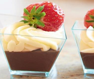 Рецепт Сливочно-шоколадный десерт в стаканчиках