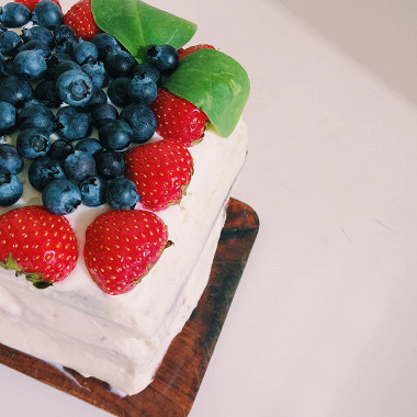 Рецепт Шоколадный торт со свежими ягодами