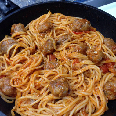 Рецепт Спагетти с мясными шариками в томатном соусе