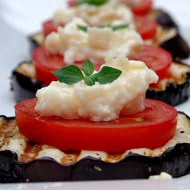 Рецепт Баклажаны с помидорами под сыром