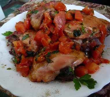 Рецепт Запеченная курица с помидорами