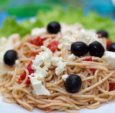 Рецепт Спагетти с фетой и оливками
