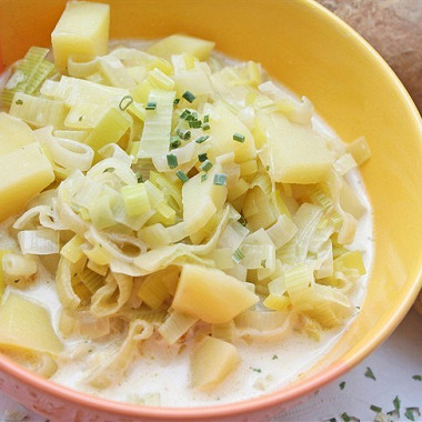 Рецепт Суп картофельный с луком-пореем и кислым молоком