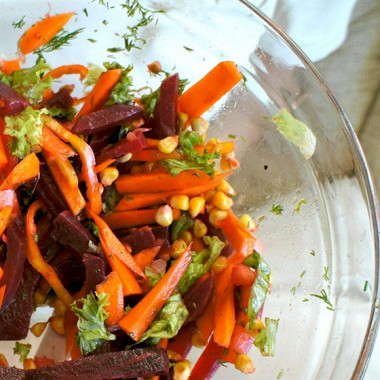 Рецепт Салат с кукурузой, свеклой и морковью