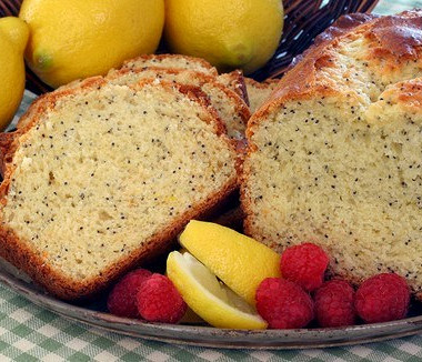Рецепт Лимонный пирог с маком и малиновым соусом