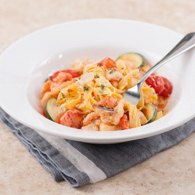 Рецепт Тальятелле с креветками и цукини в сливочно-томатном соусе