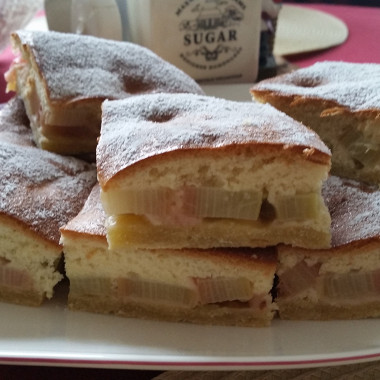 Рецепт Пирог с рабарбаром (ревенем) и бисквитом