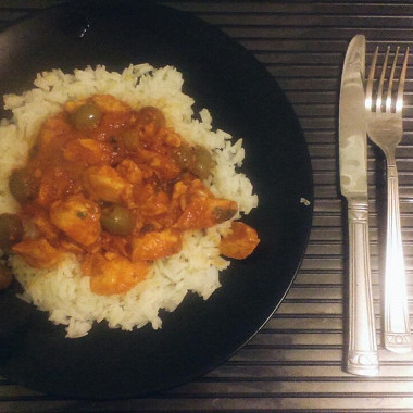 Фото рецепт Курица с оливками и томатами