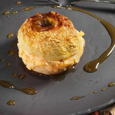 Фото рецепт Печеные яблоки с грецкими орехами, изюмом и медом